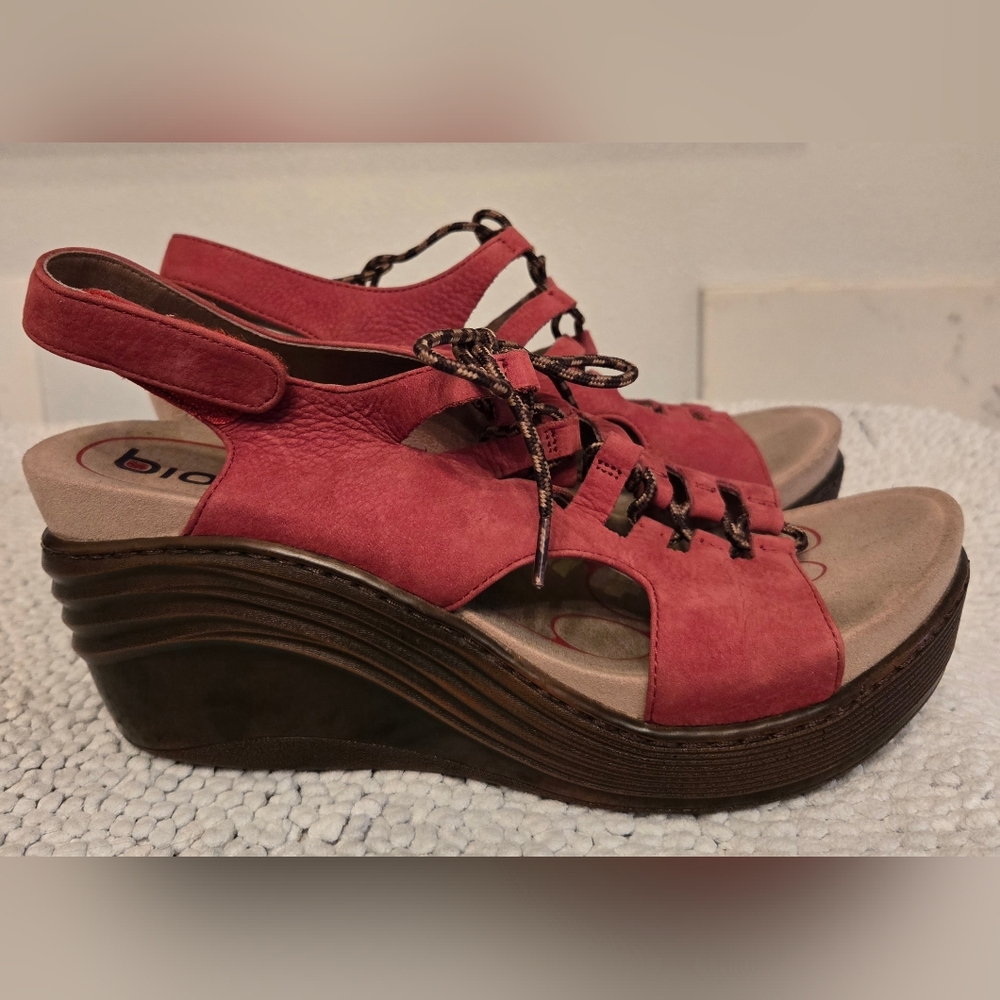 Bionica Sirus Womens Red Leather Wedge Sandals Sz 10